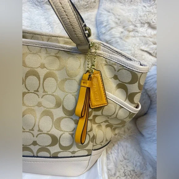 Coach Park Carrie Signature Light Khaki Parchment Beige Leather Weekender Tote - Picture 5 of 12